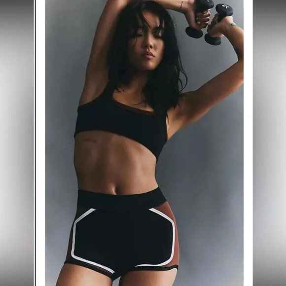 1905. Free People There You Go Run Shorts - Picture 2 of 6